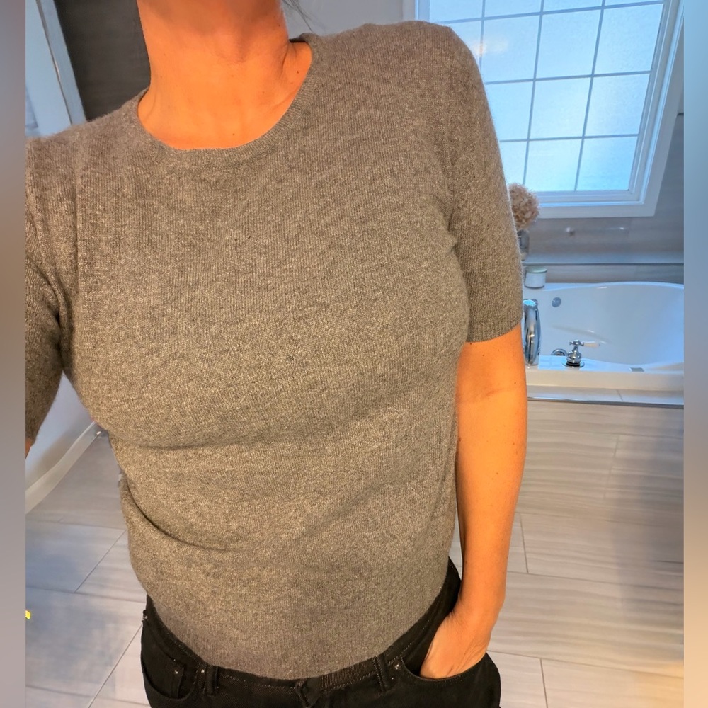 *Vintage* Bloomingdale's Soft Gray Cashmere Short Sleeve Sweater